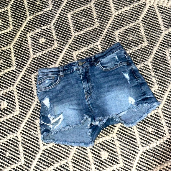 Express distressed stretchy denim shorts - Picture 2 of 3